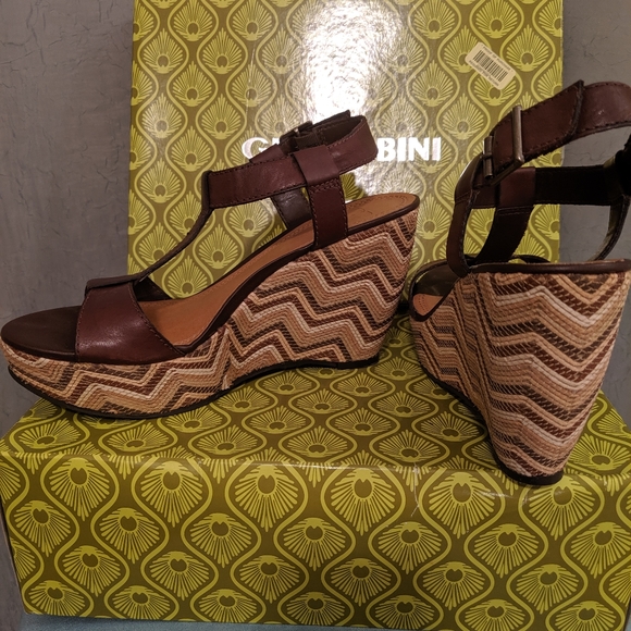 Shoes - Picture 4 of 4